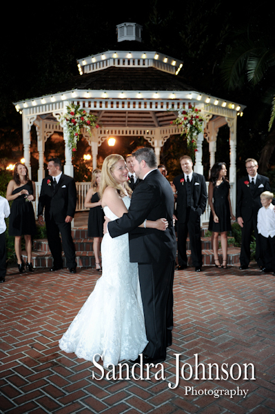 Best Courtyard Lake Lucerne wedding photographer - Sandra Johnson (SJFoto.com)